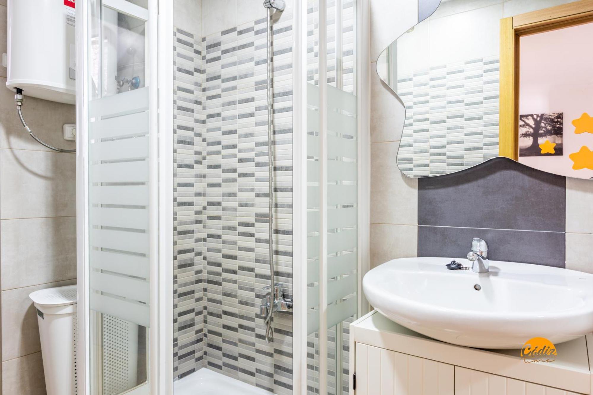 Appartamento Modern Haven Loft By Cadiz Time Esterno foto